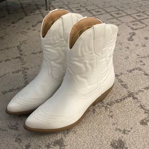 White Cowgirl Boots Size 9
